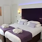 Western Carlton 4*