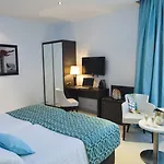 Western Carlton 4*