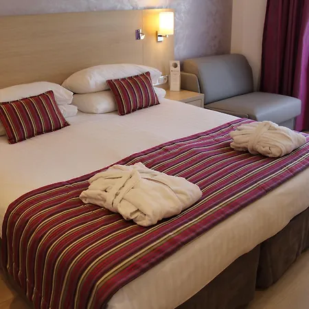 Western Carlton Hotel 4*