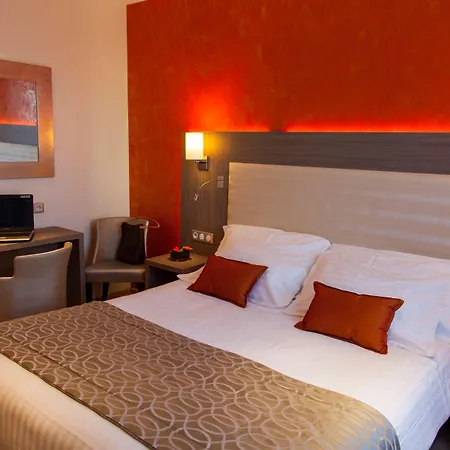 Western Carlton Hotel 4*
