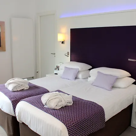 Western Carlton 4*