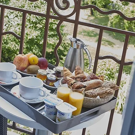 Western Carlton Hotel 4*
