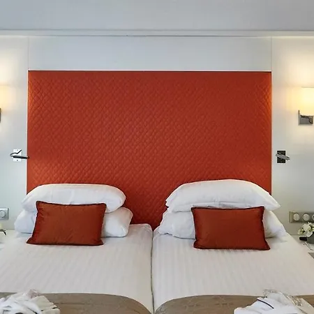 Western Carlton Hotel 4*
