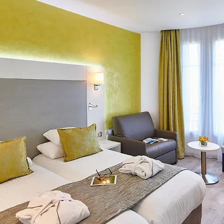 Western Carlton Hotel 4*